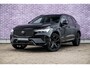 Volvo XC60 2.0 T6 Plug-in Hybrid AWD Ultra Black Edition | Facelift | Trekhaak | Harman Kardon Audio | Head-up Display | 360 Graden Camera | Panoramadak | Lichtmetalen Velgen 21 inch | Elektrisch Verstelbare Voorstoelen | Keyless Entry | BLIS