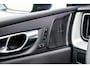 Volvo XC60 2.0 T6 Plug-in Hybrid AWD Ultra Black Edition | Facelift | Trekhaak | Harman Kardon Audio | Head-up Display | 360 Graden Camera | Panoramadak | Lichtmetalen Velgen 21 inch | Elektrisch Verstelbare Voorstoelen | Keyless Entry | BLIS