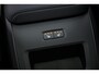 Volvo XC60 2.0 T6 Plug-in Hybrid AWD Ultra Black Edition | Facelift | Trekhaak | Harman Kardon Audio | Head-up Display | 360 Graden Camera | Panoramadak | Lichtmetalen Velgen 21 inch | Elektrisch Verstelbare Voorstoelen | Keyless Entry | BLIS