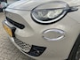 Fiat 600 600e La Prima 54 kWh | Navigatie | Stoelverwarming | Camera | Parkeersensoren voor + achter | Lederen bekleding | Electrische bestuurdersstoel | Lmv 18" |