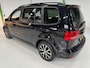 Volkswagen Touran COMFORTLINE / 7-Persoons / Panorama dak / Auto fileparkeren / Stoelverwarming