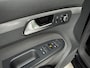 Volkswagen Touran COMFORTLINE / 7-Persoons / Panorama dak / Auto fileparkeren / Stoelverwarming