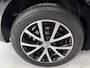 Volkswagen Touran COMFORTLINE / 7-Persoons / Panorama dak / Auto fileparkeren / Stoelverwarming