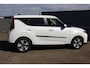 Kia e-Soul ExecutiveLine 64 kWh LEDER, SCHUIFDAK, 2 LAADKABELS, STOEL- STUUR VERWARMING