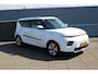 Kia e-Soul ExecutiveLine 64 kWh LEDER, SCHUIFDAK, 2 LAADKABELS, STOEL- STUUR VERWARMING