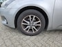 Toyota Avensis 1.8 VVTi DYNAMIC TREKHAAK CAMERA CLIMA CRUISE LM-VELGEN BLUETOOTH NL-AUTO 100% DEALERONDERHOUDEN