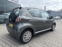 Toyota Aygo 1.0-12V Aspiration Green, leder/alcantara, airco, lm-velgen.