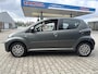 Toyota Aygo 1.0-12V Aspiration Green, leder/alcantara, airco, lm-velgen.