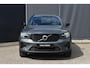 Volvo XC40 B4 Plus Dark | Semi Elektrische Wegklapbare Trekhaak | Allseason banden | 19'' lichtmetalen velgen | Stoelverwarming | Google Infotainment | Parkeercamera | Parkeersensoren voor + achter | Harman Kardon Premium Audio