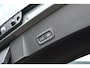Volvo XC40 B4 Plus Dark | Semi Elektrische Wegklapbare Trekhaak | Allseason banden | 19'' lichtmetalen velgen | Stoelverwarming | Google Infotainment | Parkeercamera | Parkeersensoren voor + achter | Harman Kardon Premium Audio