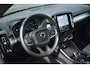 Volvo XC40 B4 Plus Dark | Semi Elektrische Wegklapbare Trekhaak | Allseason banden | 19'' lichtmetalen velgen | Stoelverwarming | Google Infotainment | Parkeercamera | Parkeersensoren voor + achter | Harman Kardon Premium Audio