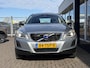 Volvo XC60 2.0 T5 Ocean Race / Automaat / NL-Auto / Open-Panodak / Adaptieve Cruise-Control / Vol-Leder / Stoelverwarming / Elektr.-Stoelen met Geheugen / Afneembare-Trekhaak / Dodehoek-Detectie / Climate-Control / Elektr.-Achterklep / Keyless / Radio-Bluetooth / Navi / PDC V+A met Camera / 18'' LMV / ENZ.