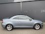 Volkswagen Eos 1.4 TSI Highline Cruise control - Navigatie - Voorstoelen verwarmd - Parkeersensor achter - Licht metalen velgen 17 inch - Mistlampen voor - Elektrische ramen - Radio/cd speler - Regensensor - Start/stop systeem - Stuur leder - Stuur multifunctioneel
