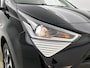 Toyota Aygo 1.0 VVT-i x-play Automaat | Premium uitvoering || Parkeersensoren voor en achter | Parkeersensoren voor en achter |
