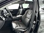 Volvo V60 T8 Plug-in hybrid AWD Ultra Dark | SOH 97% | Panoramadak | Parkeercamera | Head-up Display | Harman Kardon | Stoel- en Stuurverwarming | Trekhaak