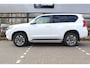 Toyota Land Cruiser 2.8 D-4D-F Professional Window Van 2e Paasdag open van 10:00 - 15:00 | Rijklaar | Trekhaak | Off-road pack | NL-auto | Leder | JBL | Keyless | Blind Spot | Camera's | Stoelkoeling-/verw. | PDC v+a