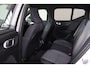 Volvo XC40 B3 Core - IntelliSafe Assist & Surround - 360º Camera - Verwarmde voorstoelen & stuur - Parkeersensoren voor & achter - Draadloze tel. lader - Extra getint glas - Elektr. inklapbare trekhaak - 18' LMV