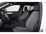 Volvo XC40 B3 Core - IntelliSafe Assist & Surround - 360º Camera - Verwarmde voorstoelen & stuur - Parkeersensoren voor & achter - Draadloze tel. lader - Extra getint glas - Elektr. inklapbare trekhaak - 18' LMV