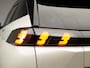 Peugeot 2008 1.2 PureTech GT Pack Sport (PANORAMADAK,APPLE CARPLAY,NAVI,CAMERA,STOELVERWARMING,GETINT,LEDER/ALCANTARA,LM VELGEN)