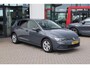 Volkswagen Golf 1.0 TSI Life 110PK / 81kW Privacy glas, Ergo stoelen met massage en geheugen, achteruitrijcamera (rear view), 3-zone climatronic, sfeerverlichting, carplay.