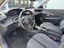 Peugeot 208 Hybrid 110 PK Allure | Automaat | Slechts 15.400 KM Gereden | Navigatie | Camera | Parkeersensoren V+A | Stoelverwarming | LED Verlichting | 16" Lichtmetalen Velgen | Half Lederen Bekleding | Digitaal Dashboard | Cruise Control | Climate Control |