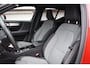 Volvo XC40 T4 211PK Automaat Plug-in hybrid Plus Bright / Navigatie / Cruise control / Harman Kardon / Stuur- & Stoelverwarming / Elektrische achterklep / Achteruitrijcamera / Elektrische stoelverst. met geheugen / Extra getint glas