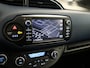 Toyota Yaris 1.5 Hybrid Bi-Tone Plus - ORIGINEEL NEDERLANDSE AUTO - PANORAMADAK - NAVIGATIE - CLIMATE CONTROL - CAMERA - 16 INCH LICHT METALEN VELGEN - BLUETOOTH - KEYLESS ENTRY/ START - BOTSWAARSCHUWING - MISTLAMPEN VOOR
