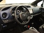 Toyota Yaris 1.5 Hybrid Bi-Tone Plus - ORIGINEEL NEDERLANDSE AUTO - PANORAMADAK - NAVIGATIE - CLIMATE CONTROL - CAMERA - 16 INCH LICHT METALEN VELGEN - BLUETOOTH - KEYLESS ENTRY/ START - BOTSWAARSCHUWING - MISTLAMPEN VOOR