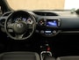 Toyota Yaris 1.5 Hybrid Bi-Tone Plus - ORIGINEEL NEDERLANDSE AUTO - PANORAMADAK - NAVIGATIE - CLIMATE CONTROL - CAMERA - 16 INCH LICHT METALEN VELGEN - BLUETOOTH - KEYLESS ENTRY/ START - BOTSWAARSCHUWING - MISTLAMPEN VOOR