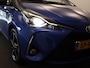 Toyota Yaris 1.5 Hybrid Bi-Tone Plus - ORIGINEEL NEDERLANDSE AUTO - PANORAMADAK - NAVIGATIE - CLIMATE CONTROL - CAMERA - 16 INCH LICHT METALEN VELGEN - BLUETOOTH - KEYLESS ENTRY/ START - BOTSWAARSCHUWING - MISTLAMPEN VOOR