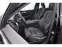 Volvo XC60 T6 350PK Automaat Plug-in hybrid AWD Plus Bright Panoramisch schuif-kanteldak / Google infotainment / Lederen bekleding / Parkeersensoren voor en achter met parkeercamera / Road Sign information / Cruise Control