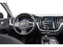 Volvo XC60 T6 350PK Automaat Plug-in hybrid AWD Plus Bright Panoramisch schuif-kanteldak / Google infotainment / Lederen bekleding / Parkeersensoren voor en achter met parkeercamera / Road Sign information / Cruise Control