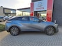 Toyota C-HR / C-HR+ Executive AWD 77 kWh NIEUW & DIRECT LEVERBAAR! PANO-DAK BLIND-SPOT PARK-SENSOREN 360° CAMERA STOEL/STUURVERW WARMTEPOMP EL-ACHTERKLEP