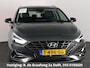 Hyundai i30 Wagon 1.5 T-GDi MHEV Premium | Stuur-/Stoelverwarming | Navigatie | Parkeersensoren voor & Achter |
