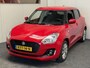 Suzuki Swift 1.2 COMFORT SMART HYBRID NAVIGATIE AIRCO STOELVERWARMING BLUETOOTH TELEFOON MEDIA VOORBEREIDING ACHTERUITRIJCAMERA 16" LICHTMETALEN VELGEN ZEER MOOI !!