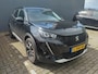 Peugeot e-2008 EV 136PK 50KWH ALLURE PACK AUTOMAAT / NAVI / CLIMA / LED / CAMERA / STOELVERWARMING / 17"LMV / PDC / BLUETOOTH / CRUISECONTROL / 1E EIGENAAR / SCHITTERENDE STAAT !!