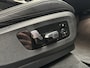 BMW X5 X DRIVE50e M SPORTPAKKET PANORAMADAK LUCHTVERING HEAD-UP DISPLAY NAVIGATIE LEDER ADAPTIVE CRUISE CONTROL PANO SCHUIF/KANTELDAK APPLE CARPLAY/ANDROID RIJSTROOKSENSOREN DODEHOEKSENSOREN 360 CAMERA. Brgl