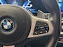 BMW X5 X DRIVE50e M SPORTPAKKET PANORAMADAK LUCHTVERING HEAD-UP DISPLAY NAVIGATIE LEDER ADAPTIVE CRUISE CONTROL PANO SCHUIF/KANTELDAK APPLE CARPLAY/ANDROID RIJSTROOKSENSOREN DODEHOEKSENSOREN 360 CAMERA. Brgl