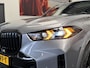 BMW X5 X DRIVE50e M SPORTPAKKET PANORAMADAK LUCHTVERING HEAD-UP DISPLAY NAVIGATIE LEDER ADAPTIVE CRUISE CONTROL PANO SCHUIF/KANTELDAK APPLE CARPLAY/ANDROID RIJSTROOKSENSOREN DODEHOEKSENSOREN 360 CAMERA. Brgl