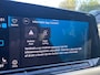 Volkswagen Golf 1.0 eTSI DSG Life Business / Navigatie / PDC / Geheugen stoelen / Getint glas / 16'' LMV