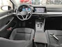 Volkswagen Golf 1.0 eTSI DSG Life Business / Navigatie / PDC / Geheugen stoelen / Getint glas / 16'' LMV