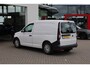 Volkswagen Caddy Cargo 2.0 TDI Economy Business 75PK / 55kW, NL auto door ons geleverd en onderhouden, trekhaak, parkeersensoren achter, radio, climatic airco, verstelbare buitenspiegels, schuifdeur rechts, achterdeuren met ruiten, laadvloer, scheidingswand etc.