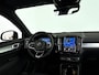 Volvo XC40 B4 Plus Black Edition | Panoramadak | 360° camera | Harman Kardon | Stoel- en Stuurverwarming | Trekhaak