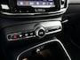 Volvo XC40 B4 Plus Black Edition | Panoramadak | 360° camera | Harman Kardon | Stoel- en Stuurverwarming