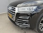 Audi Q5 50 TFSI e quattro S edition / Elektrisch wegklapbare trekhaak (1750 KG) / SOH 95,83% / Achteruitrijcamera / Stoelverwarming / Navigatie / Adaptieve cruise control
