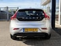Volvo V40 2.0 T3 Nordic+ / NL-Auto / Dealer-Onderhouden / Standkachel / Stoelverwarming / Cruise-Control / Climate-Control / LED / Radio-Bluetooth / Navi / Verwarmde-Voorruit / PDC-Achter / 17'' LMV / ENZ.