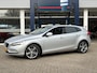 Volvo V40 2.0 T3 Nordic+ / NL-Auto / Dealer-Onderhouden / Standkachel / Stoelverwarming / Cruise-Control / Climate-Control / LED / Radio-Bluetooth / Navi / Verwarmde-Voorruit / PDC-Achter / 17'' LMV / ENZ.