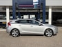 Volvo V40 2.0 T3 Nordic+ / NL-Auto / Dealer-Onderhouden / Standkachel / Stoelverwarming / Cruise-Control / Climate-Control / LED / Radio-Bluetooth / Navi / Verwarmde-Voorruit / PDC-Achter / 17'' LMV / ENZ.