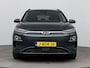 Hyundai Kona Electric EV PREMIUM 64 kWh | 3 FASE | WARMTEPOMP | LEDER | CLIMA | CRUISE ADAPTIEF | CAMERA | NAVI | STOEL- & STUURVERWARMING | 17'' LM VELGEN | PDC VOOR & ACHTER |
