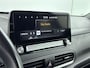 Hyundai Kona Electric EV FASHION DESIGN 64 kWh | DODEHOEK DETECTIE | PDC | 3 FASEN | WARMTEPOMP | CAMERA | CLIMA | CRUISE | NAVI | STOELVERWARMING | STUURVERWARMING | PRIVACY GLASS | LAGE KMSTAND! |